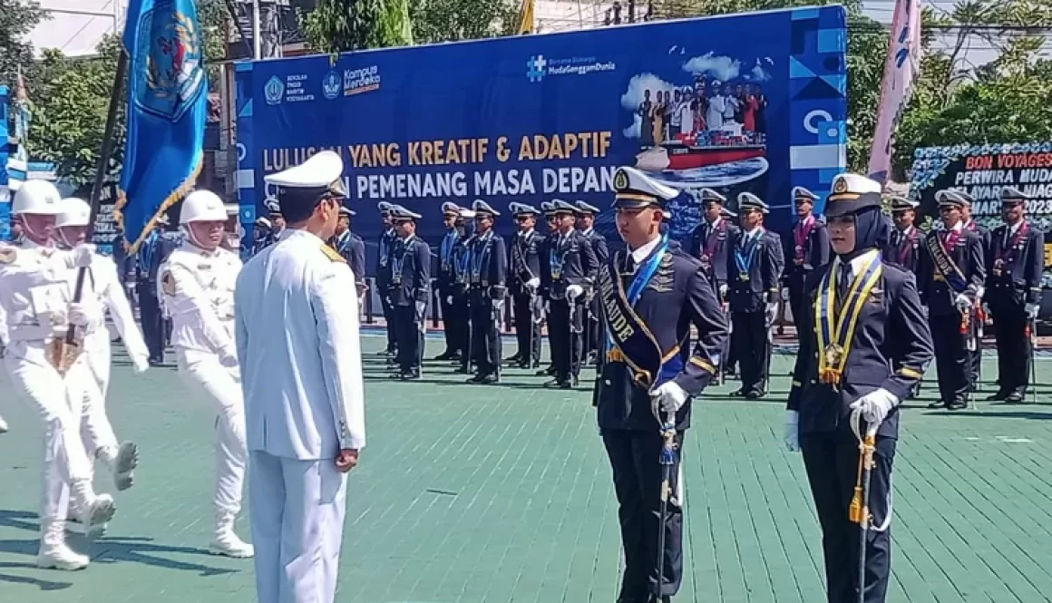 Direktur Perkapalan dan Kepelautan Departemen Perhubungan Laut Dr. Hartanto, M.H., M.Mar.E menjadi inspektur upacara wisuda. (Foto : Smol.id/Rangga Permana)